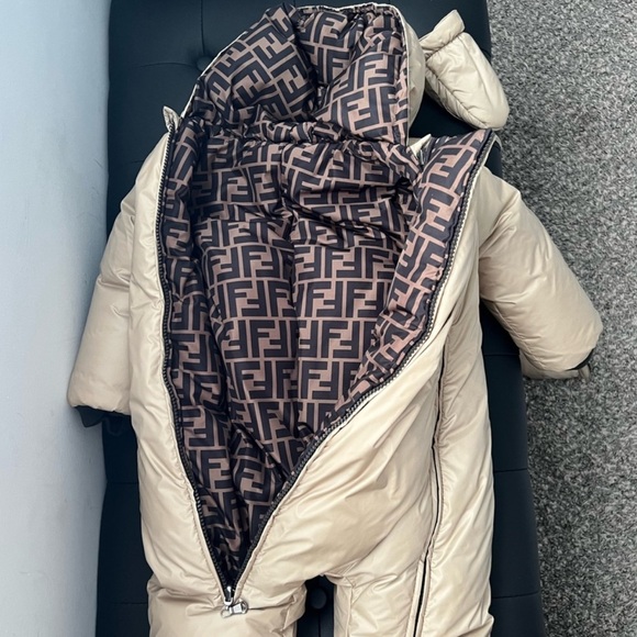 Authentic Fendi Snowsuit with all accessories. - Picture 8 of 10